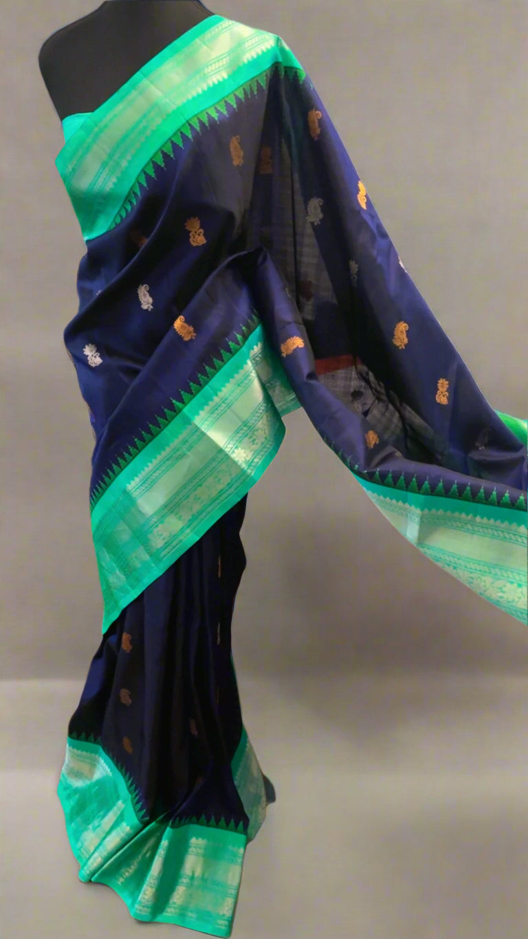 Navneeta (ನವನೀತಾ) – Navy Blue & Aqua Green Gadwal Pure Silk Saree