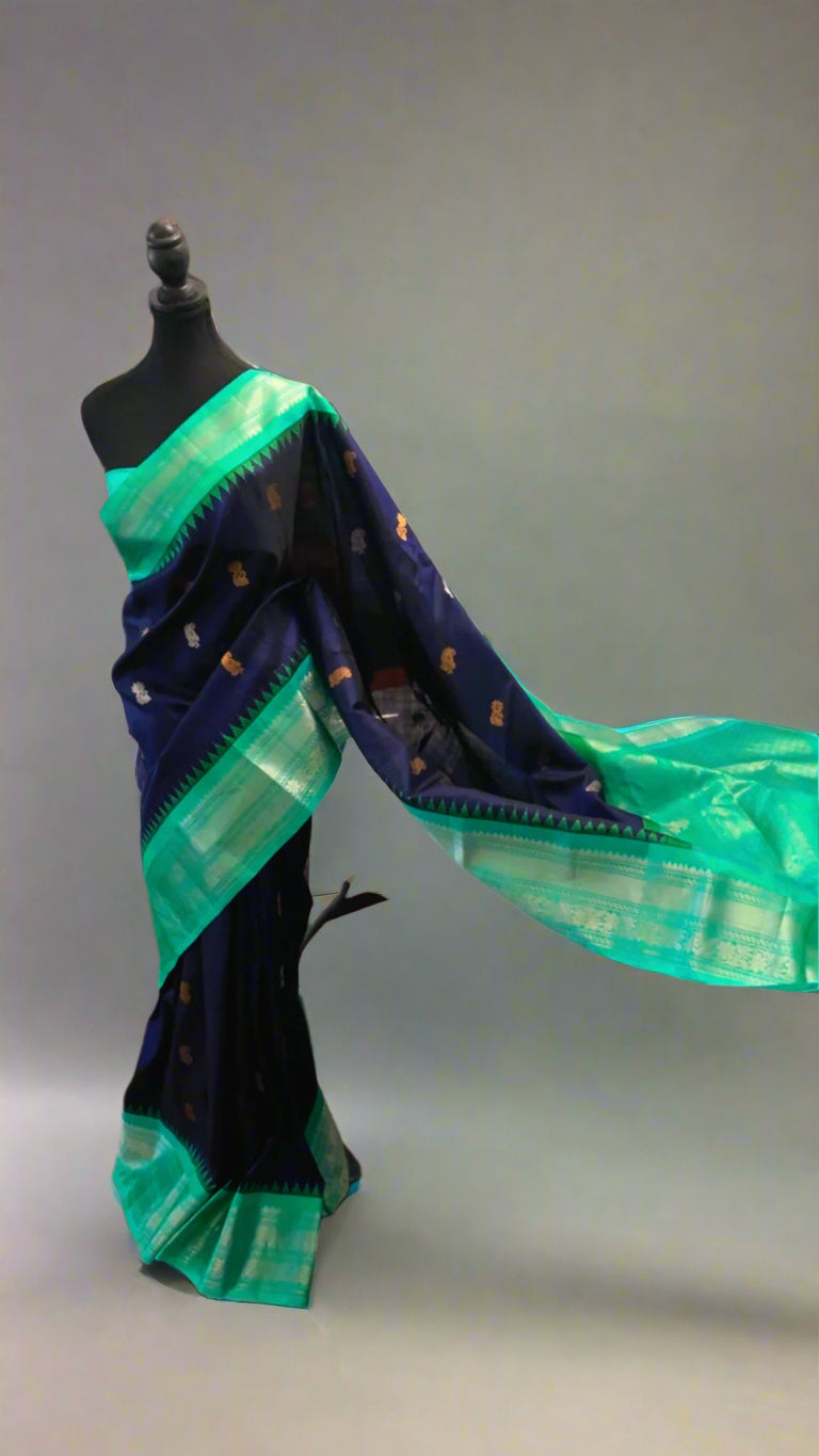 Navneeta (ನವನೀತಾ) – Navy Blue & Aqua Green Gadwal Pure Silk Saree