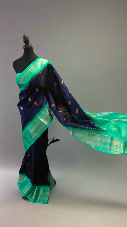 Navneeta (ನವನೀತಾ) – Navy Blue & Aqua Green Gadwal Pure Silk Saree