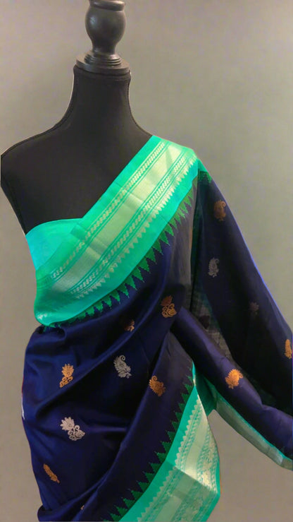 Navneeta (ನವನೀತಾ) – Navy Blue & Aqua Green Gadwal Pure Silk Saree