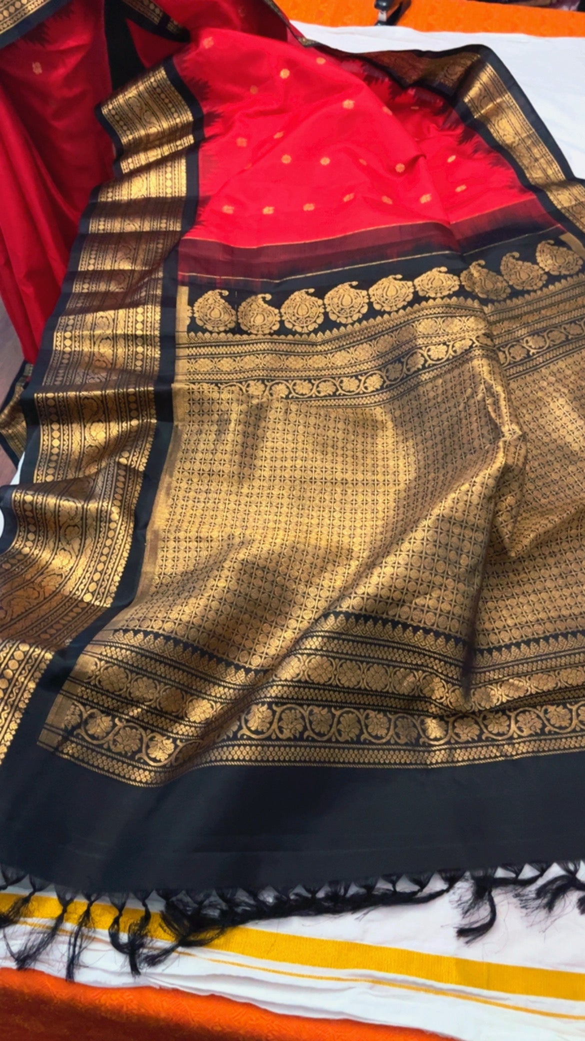 Rithika (ಋಥಿಕಾ) – Red & Black Gadwal Pure Silk Saree
