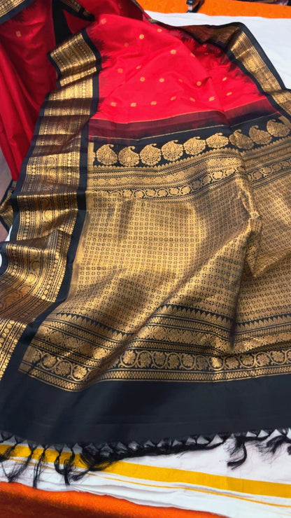 Rithika (ಋಥಿಕಾ) – Red & Black Gadwal Pure Silk Saree