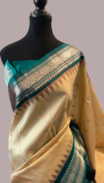 Anvitha (ಅನ್ವಿತಾ) – Beige & Teal Green Gadwal Pure Silk Saree