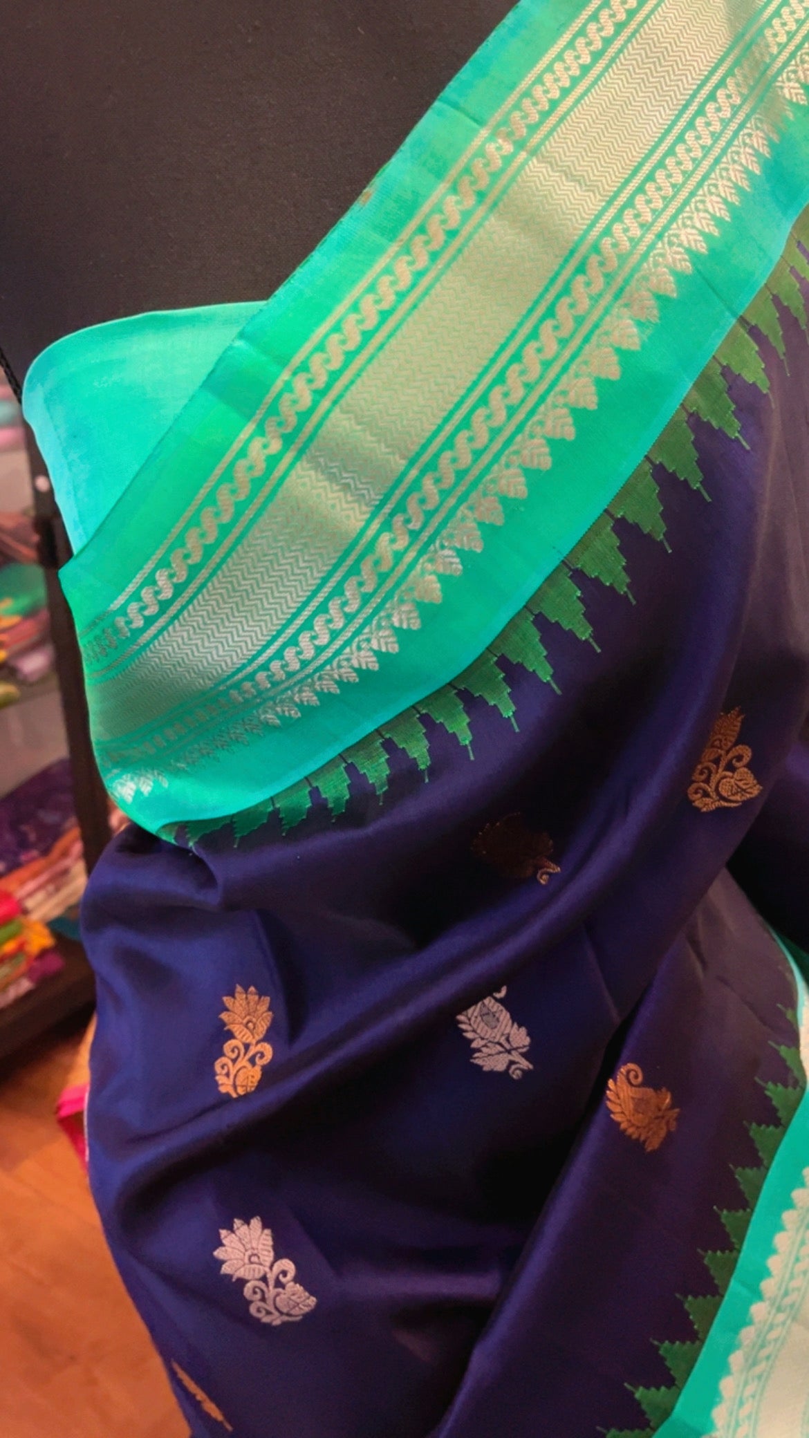 Navneeta (ನವನೀತಾ) – Navy Blue & Aqua Green Gadwal Pure Silk Saree
