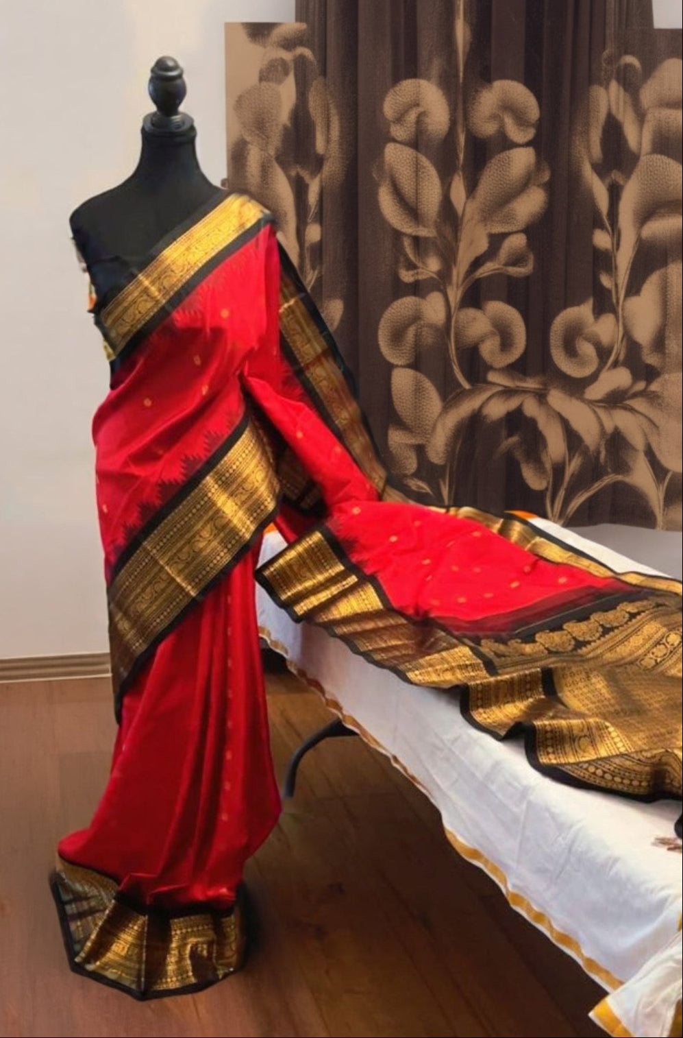 Rithika (ಋಥಿಕಾ) – Red & Black Gadwal Pure Silk Saree