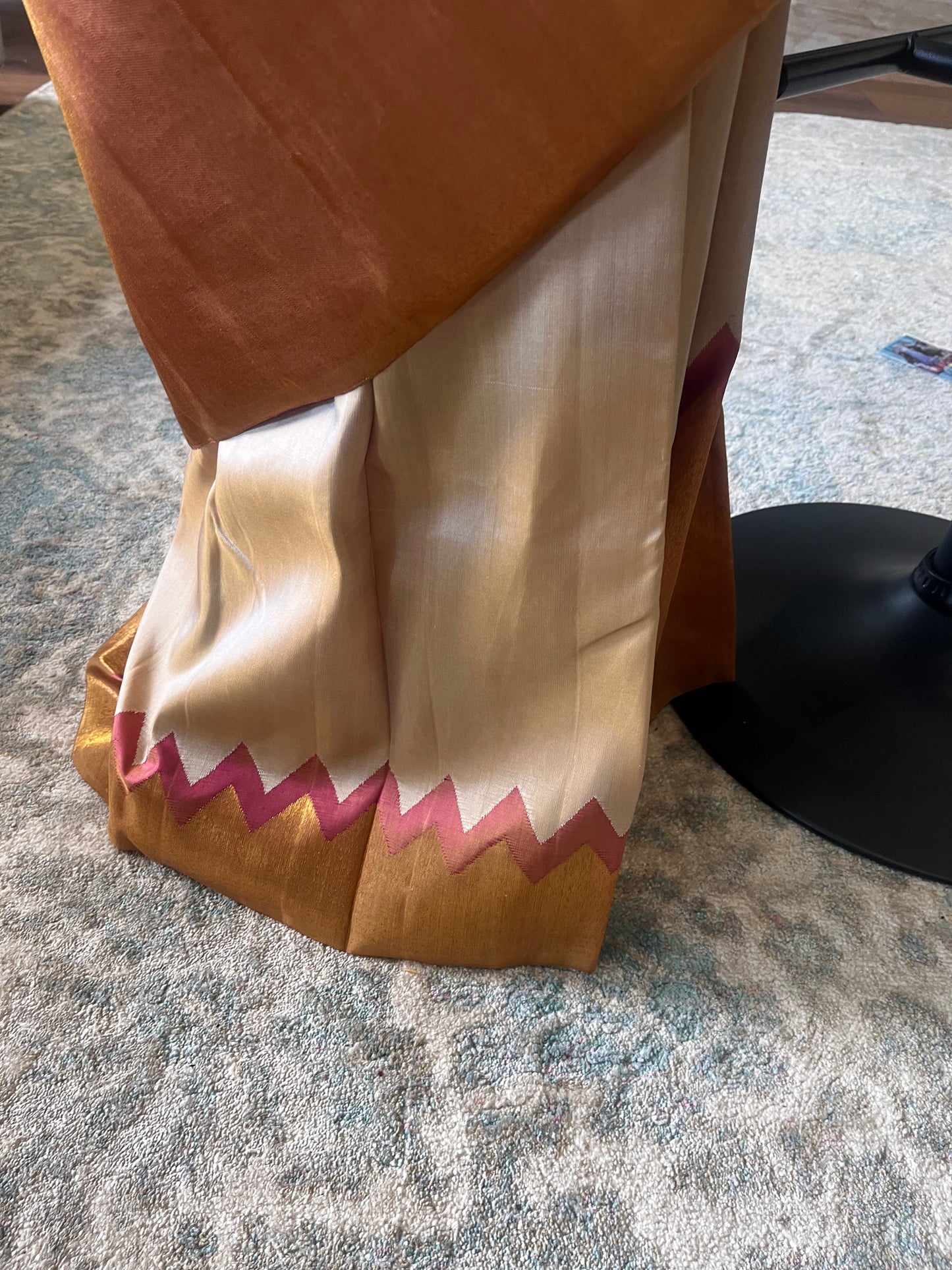 Bhavani (ಭವಾನಿ) – Beige & Golden Kanjeevaram Pure Silk Saree