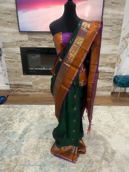 Sumedha (ಸुमೇಧಾ) – Dark Green & Wine Purple Korvai Kanjeevaram Pure Silk Saree