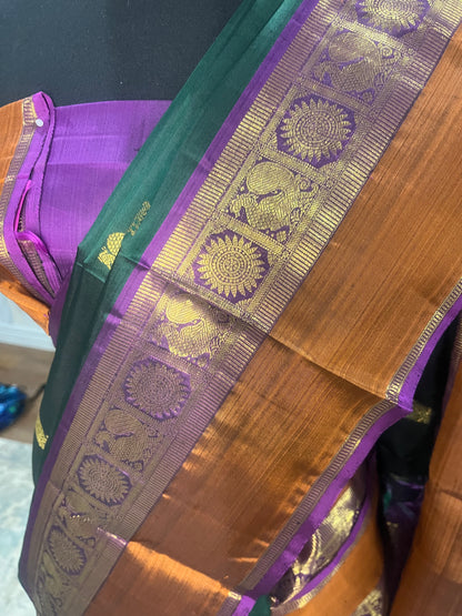 Sumedha (ಸुमೇಧಾ) – Dark Green & Wine Purple Korvai Kanjeevaram Pure Silk Saree
