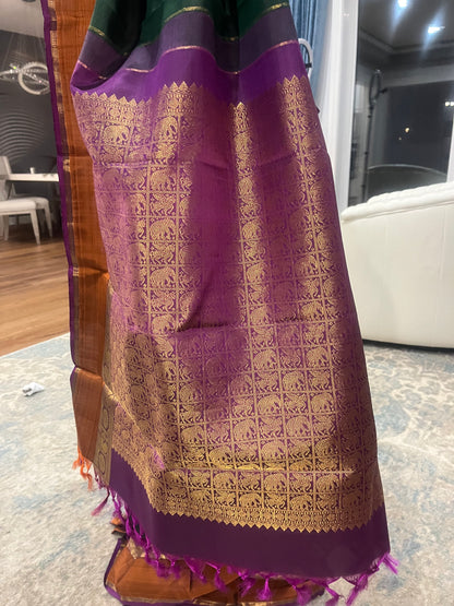 Sumedha (ಸुमೇಧಾ) – Dark Green & Wine Purple Korvai Kanjeevaram Pure Silk Saree