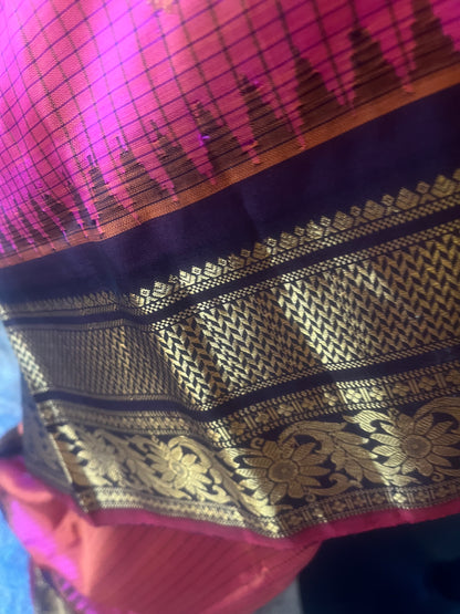 Rasitha (ರಸಿತಾ) – Orange & Golden Dual Tone Gadwal Pure Silk Saree