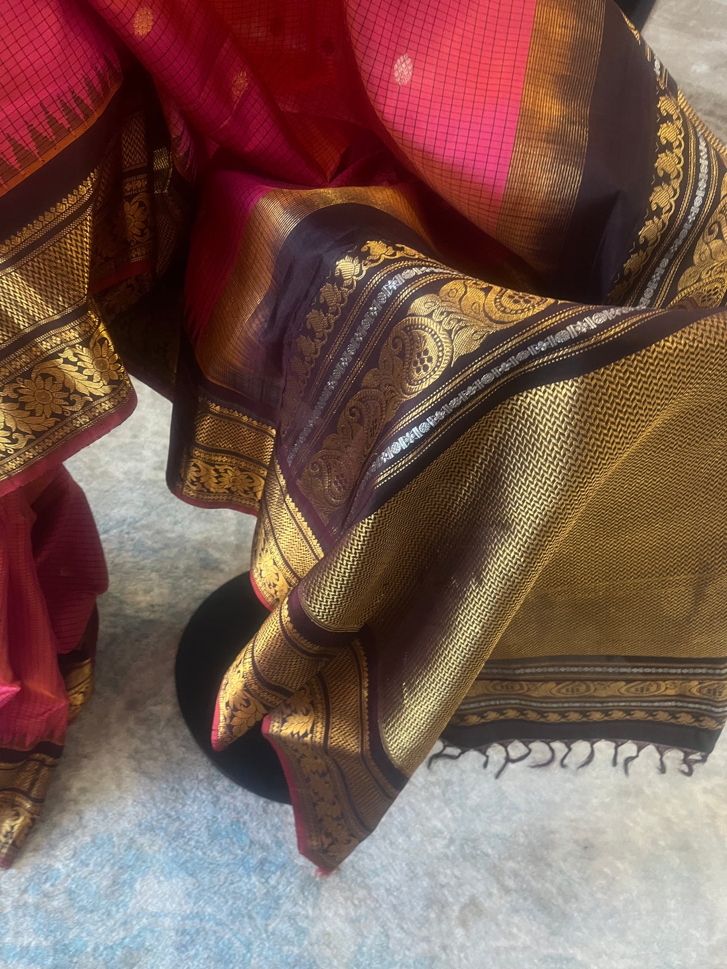 Rasitha (ರಸಿತಾ) – Orange & Golden Dual Tone Gadwal Pure Silk Saree