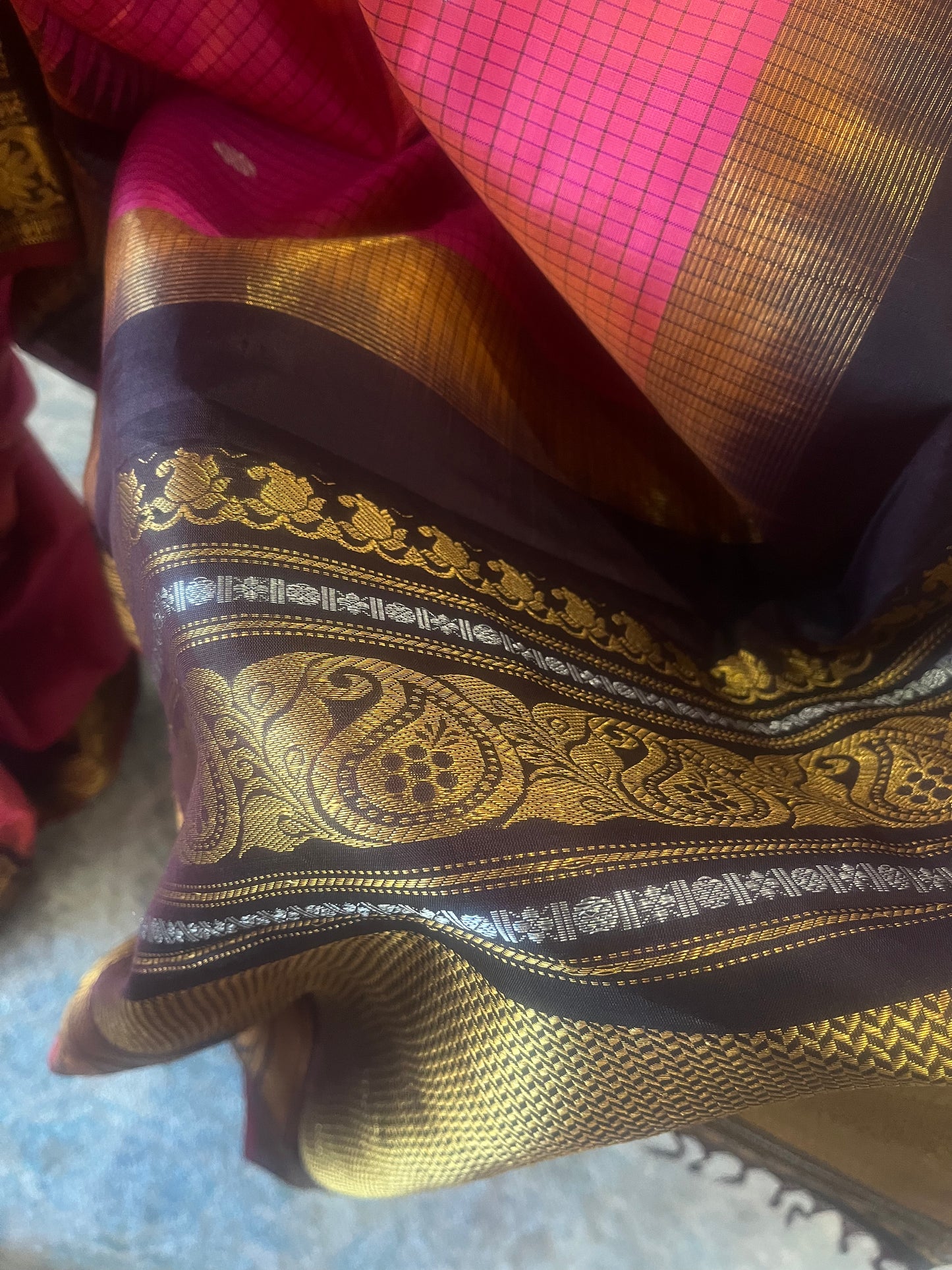 Rasitha (ರಸಿತಾ) – Orange & Golden Dual Tone Gadwal Pure Silk Saree
