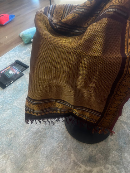 Rasitha (ರಸಿತಾ) – Orange & Golden Dual Tone Gadwal Pure Silk Saree