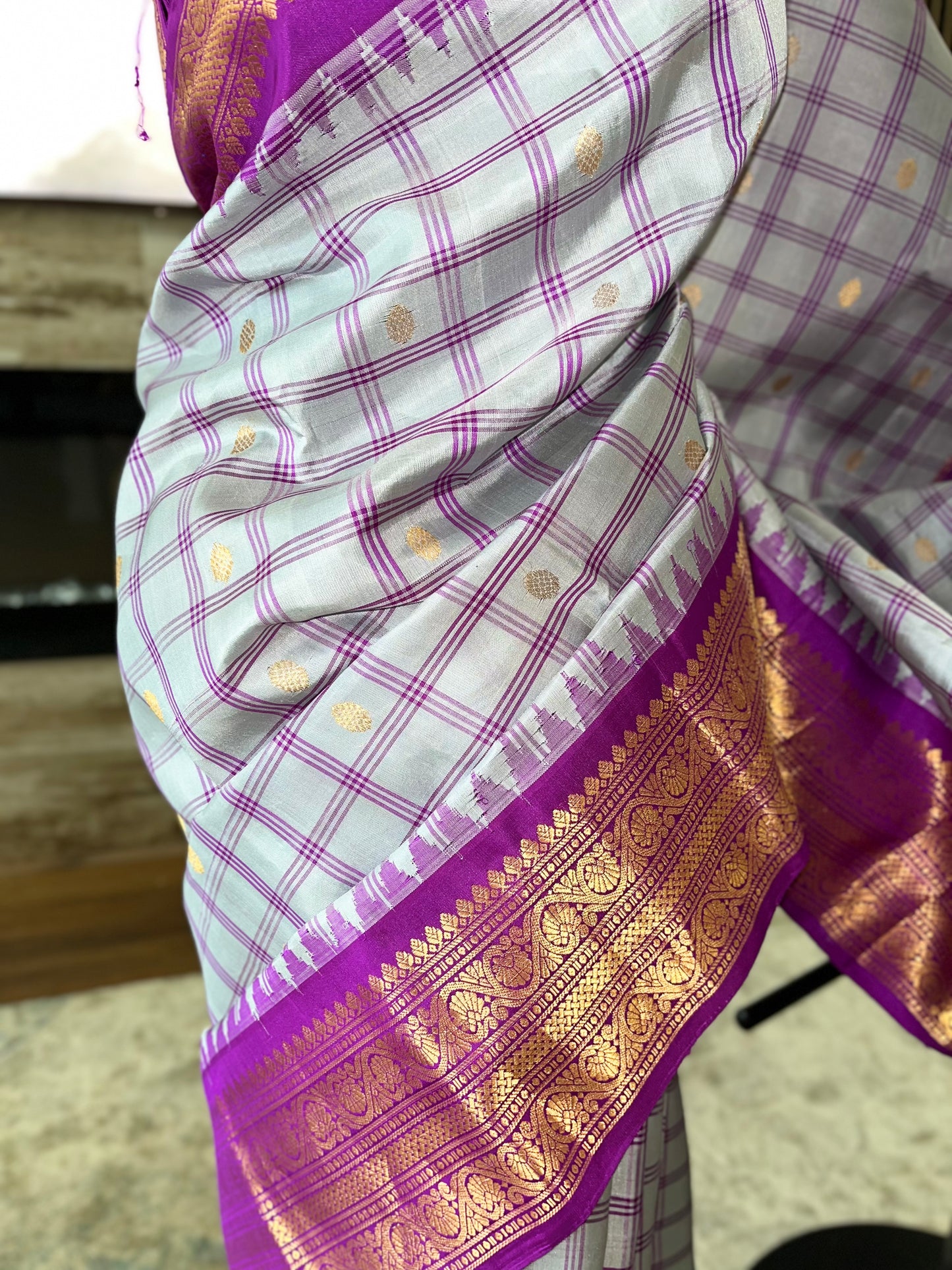 Varnitha (ವರ್ಣಿತಾ) – Ash Grey and Magenta Pink Gadwal Pure Silk Saree