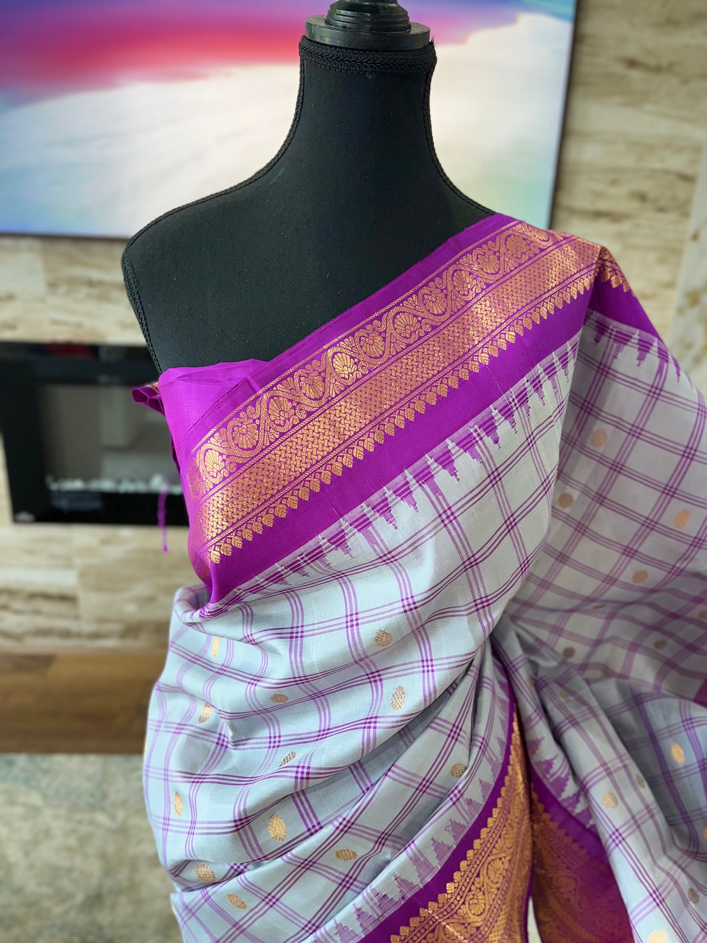 Varnitha (ವರ್ಣಿತಾ) – Ash Grey and Magenta Pink Gadwal Pure Silk Saree