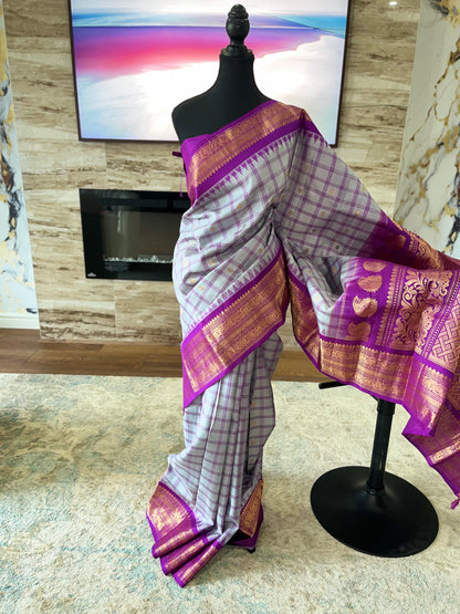 Varnitha (ವರ್ಣಿತಾ) – Ash Grey and Magenta Pink Gadwal Pure Silk Saree