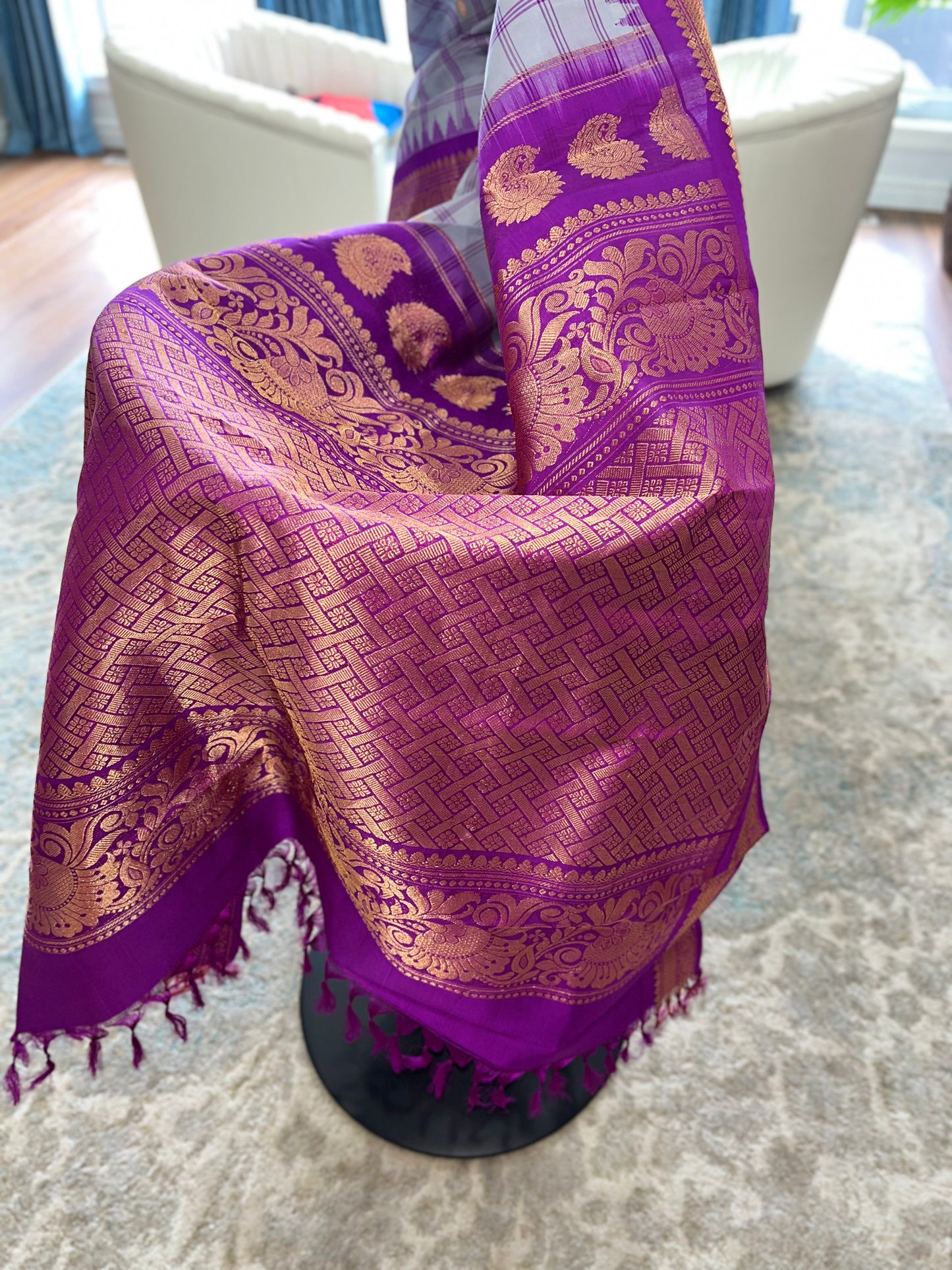 Varnitha (ವರ್ಣಿತಾ) – Ash Grey and Magenta Pink Gadwal Pure Silk Saree