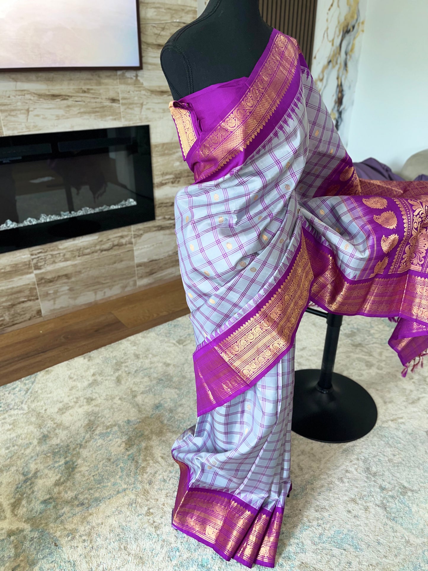 Varnitha (ವರ್ಣಿತಾ) – Ash Grey and Magenta Pink Gadwal Pure Silk Saree