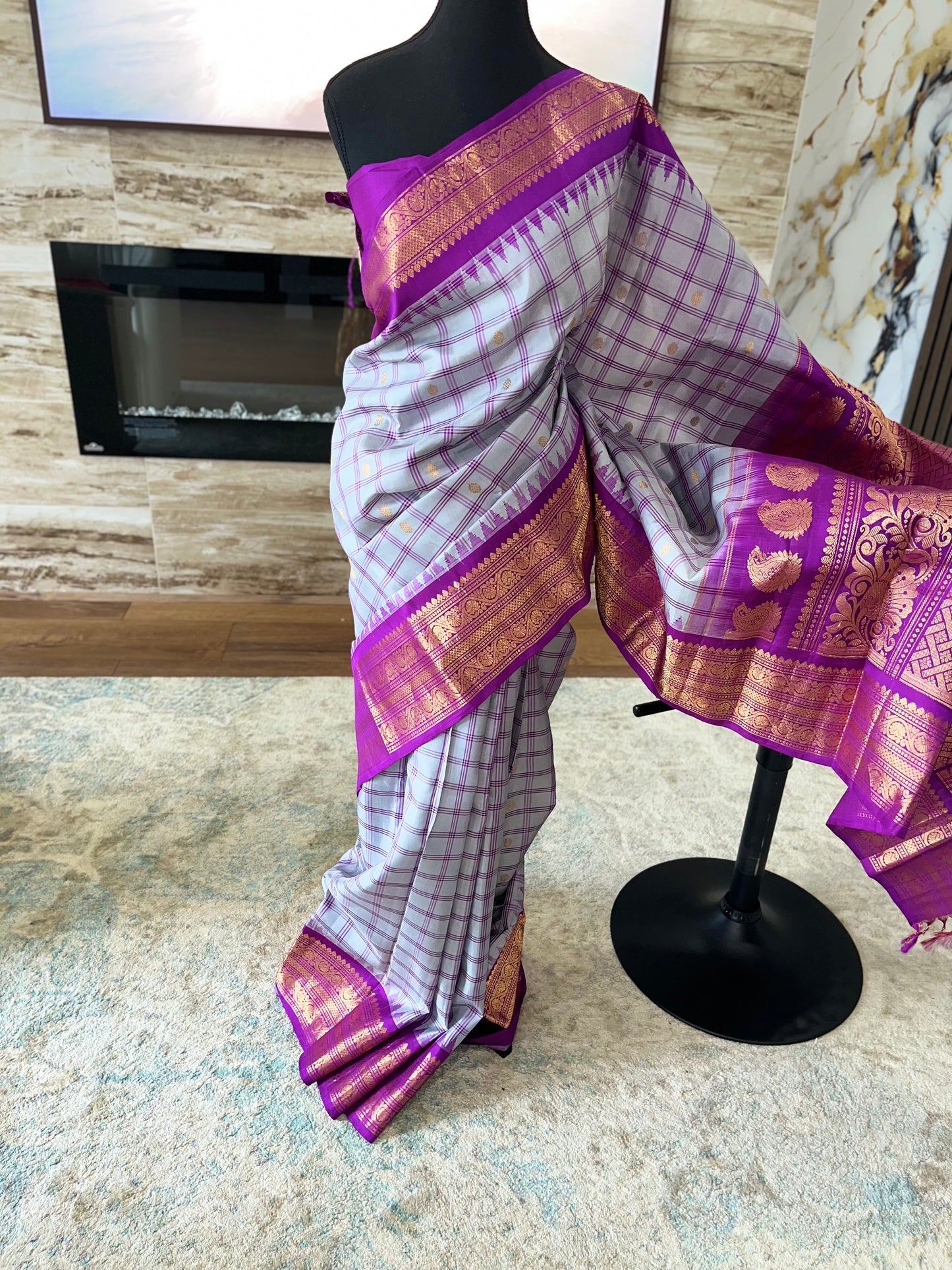 Varnitha (ವರ್ಣಿತಾ) – Ash Grey and Magenta Pink Gadwal Pure Silk Saree