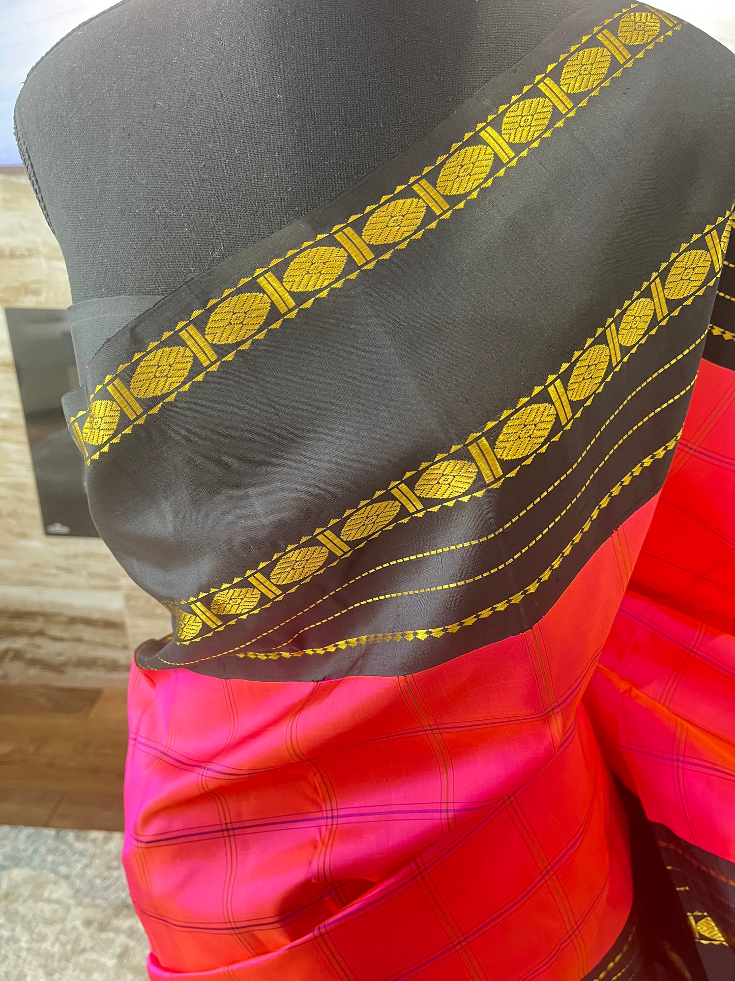 Vaishnavi (ವೈಷ್ಣವಿ) – Dark Pink & Orange Dual-Tone Kanjeevaram Pure Silk Saree