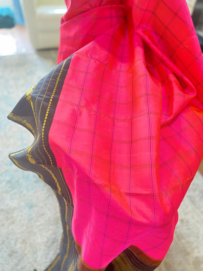 Vaishnavi (ವೈಷ್ಣವಿ) – Dark Pink & Orange Dual-Tone Kanjeevaram Pure Silk Saree