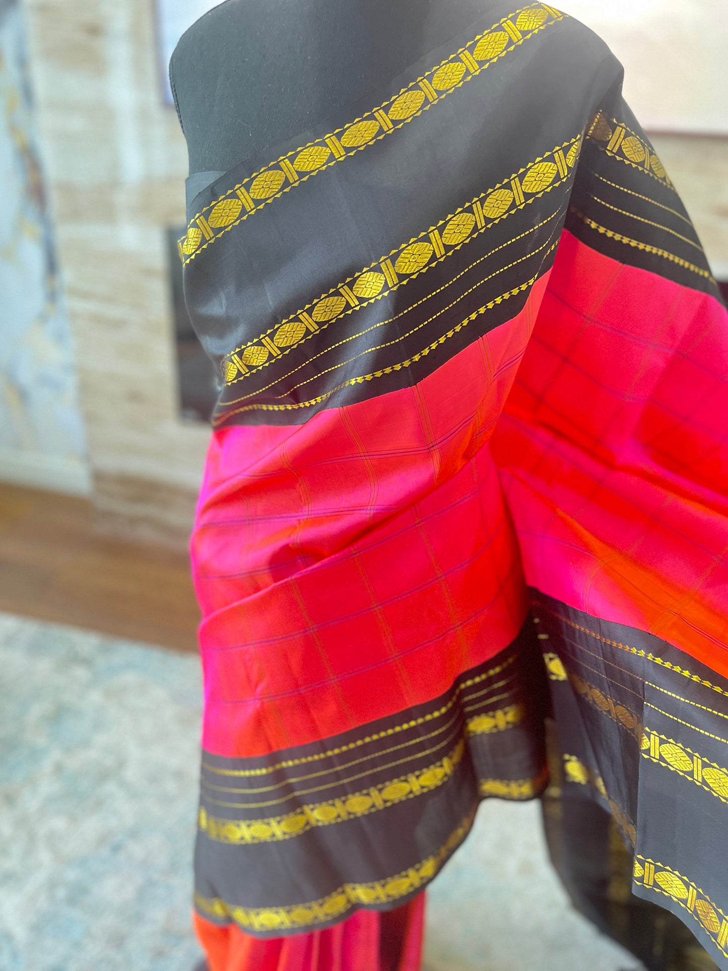 Vaishnavi (ವೈಷ್ಣವಿ) – Dark Pink & Orange Dual-Tone Kanjeevaram Pure Silk Saree