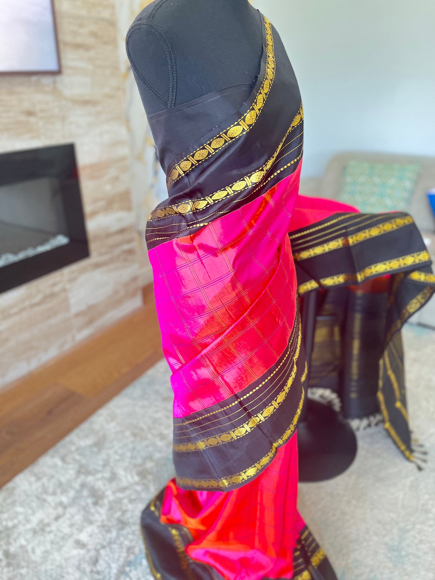 Vaishnavi (ವೈಷ್ಣವಿ) – Dark Pink & Orange Dual-Tone Kanjeevaram Pure Silk Saree
